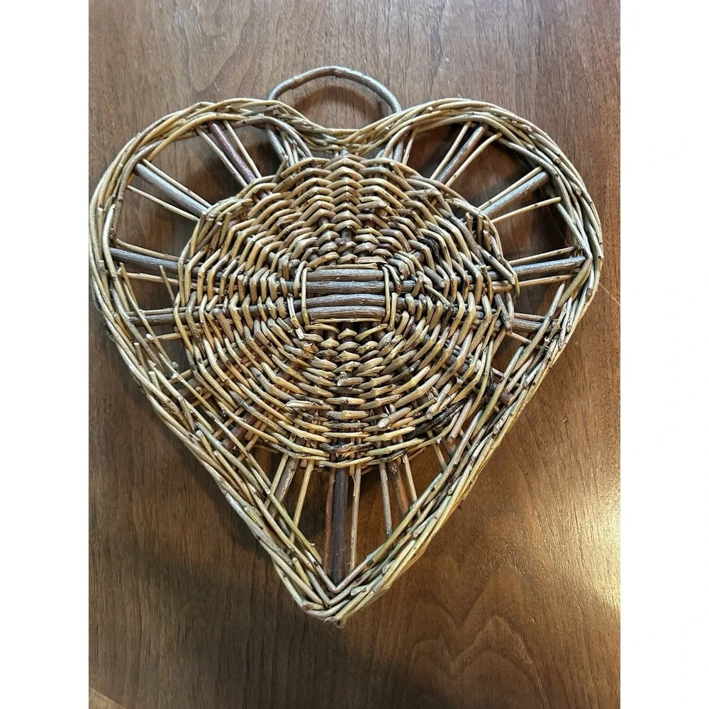Vintage Wicker Wall Basket Hanging Planter Woven Rattan‎ Heart Shape Cottagecore